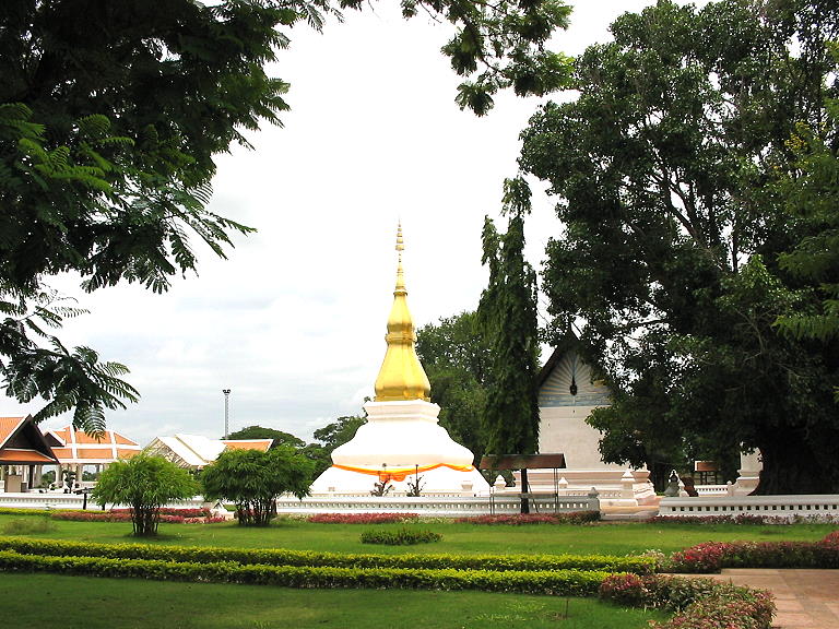 PhraThatKhamKaen_06.jpg