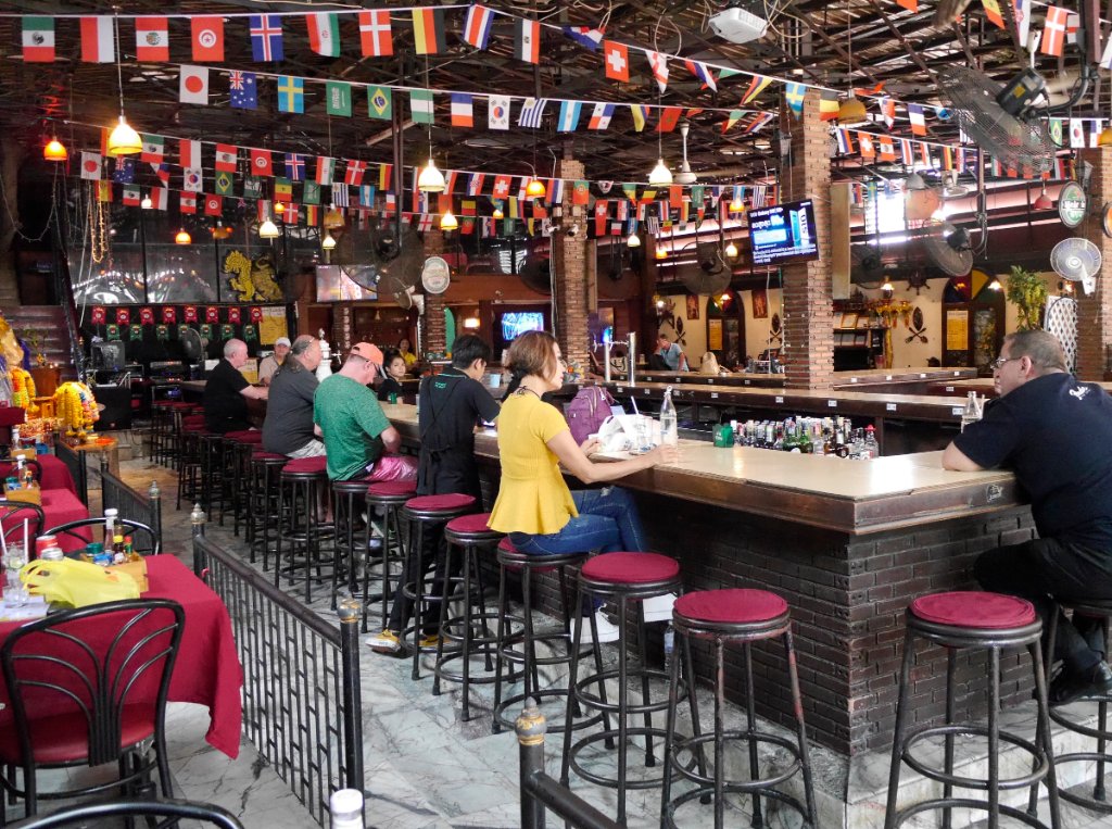 Biergarten BKK Suk Soi 7 a.JPG