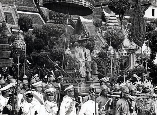 Bhumibol_Adulyadej_05.05.1950.jpg