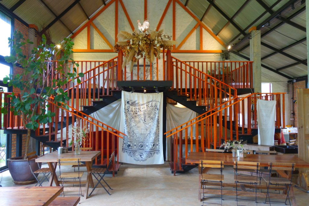 Barn Na Cafe 7.JPG