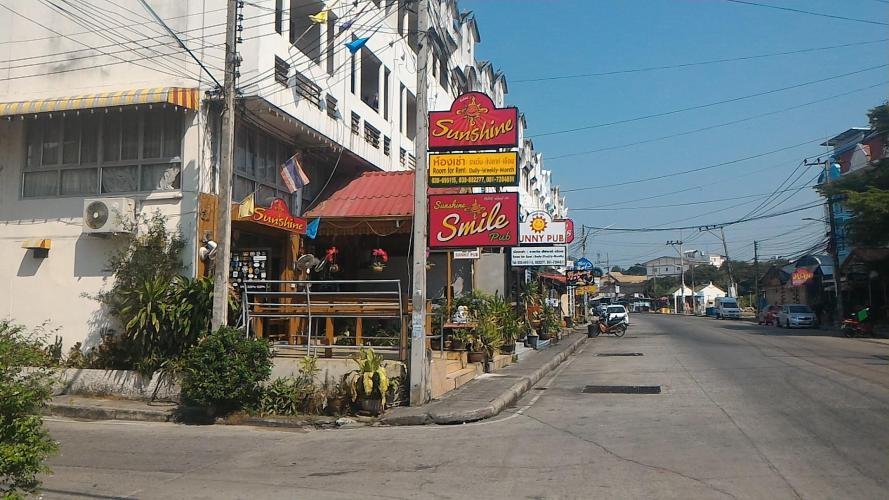 Ban Chang the strip (crazyguyonabike).jpg