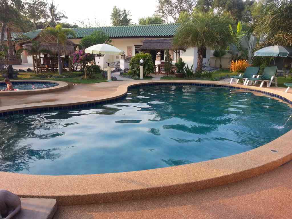 Pool2.jpg