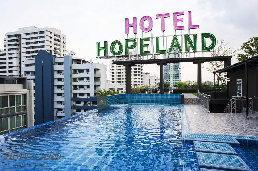 Pool Hopeland.jpg