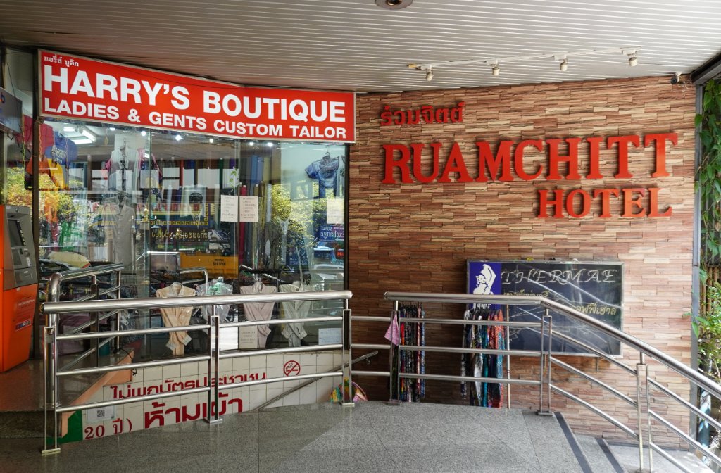 Ruamchitt 2.JPG