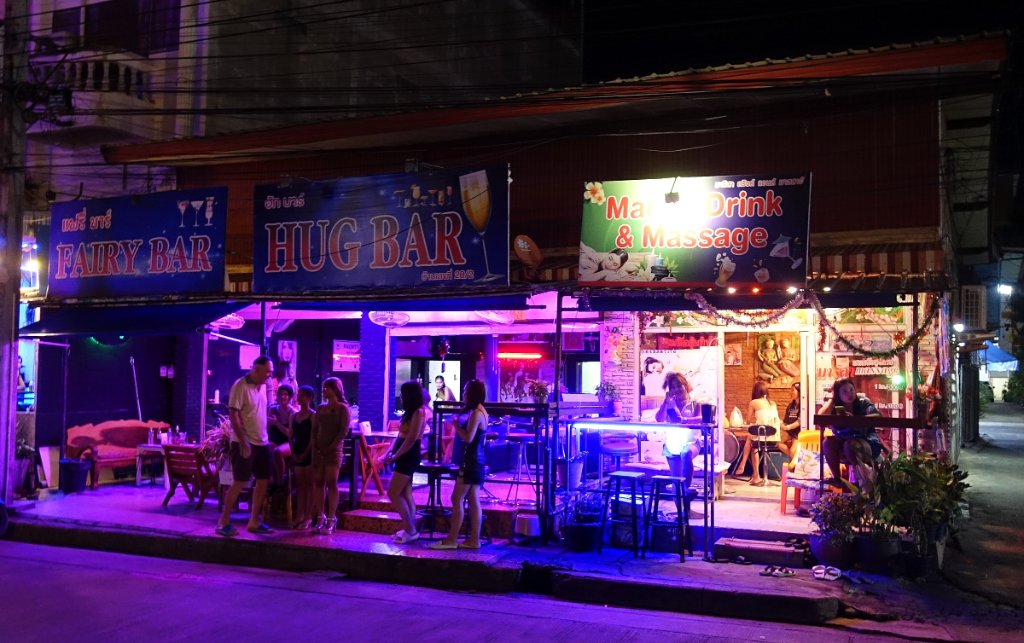 Hug Bar.JPG