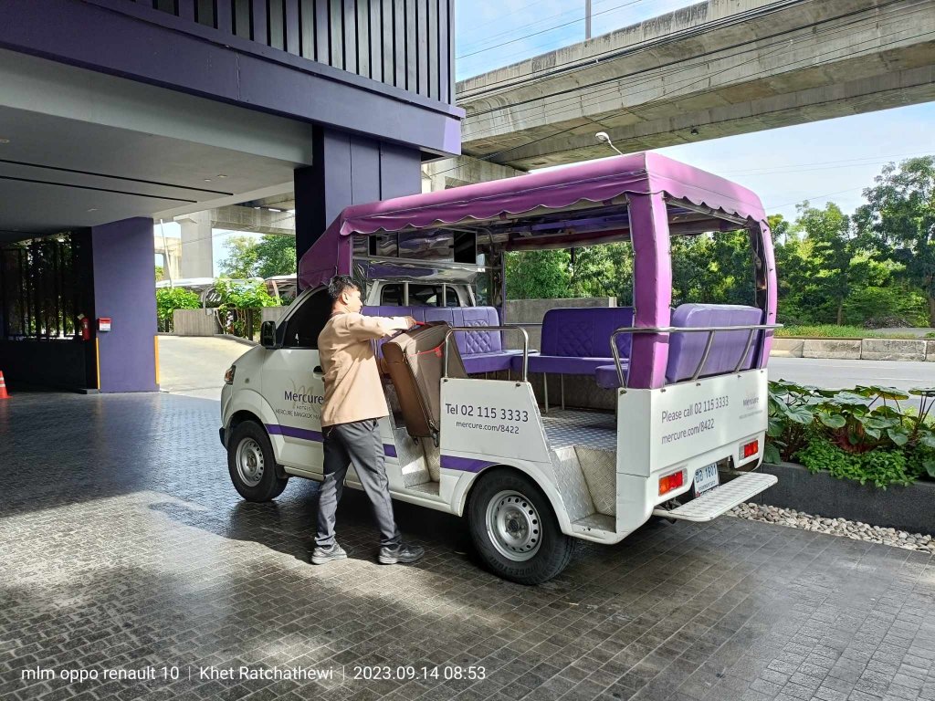 Mercure shuttlebus.jpg