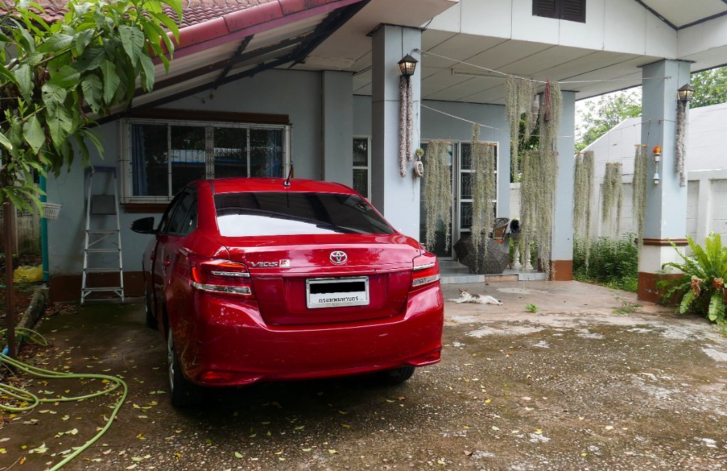 Chanpha Homestay roter Vios m.JPG