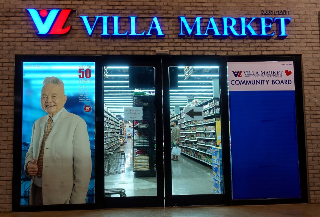 Villa Market Khun Surapong.JPG