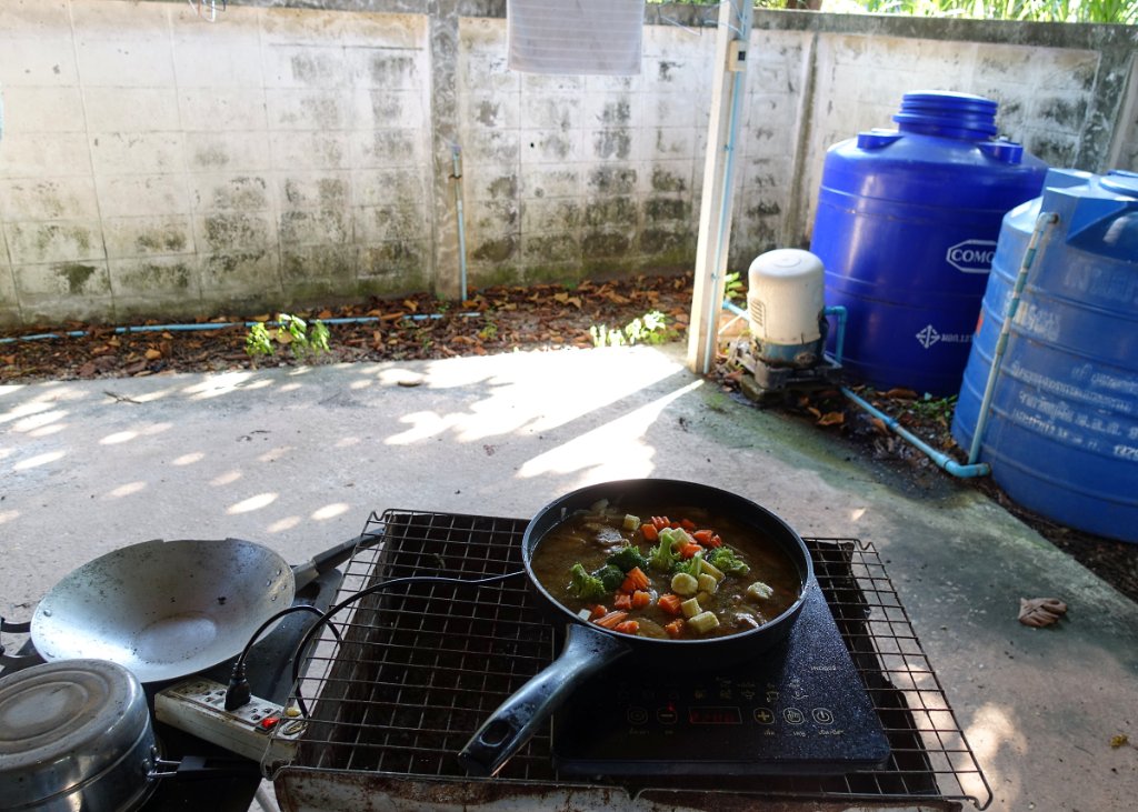 Ban outside kitchen.JPG