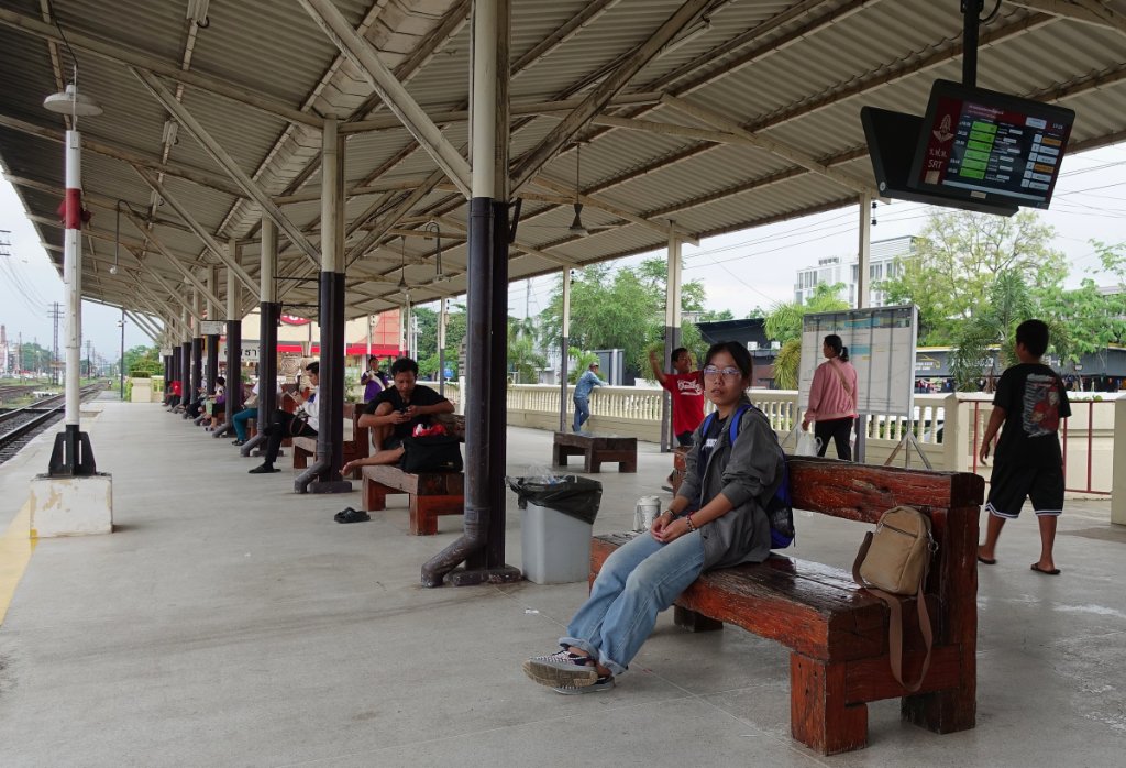 Bahnhof Nuni 2.JPG